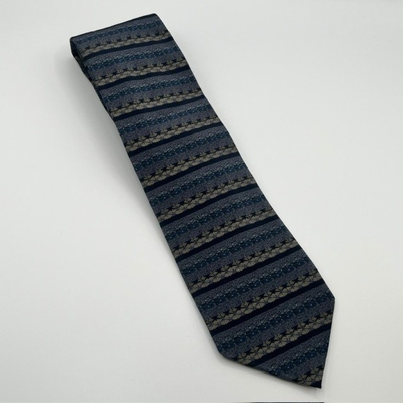 Geoffrey Beene Other - Geoffrey Beene Mens Silk Tie Navy Blue Grey Striped Geometric Hand Made in Italy
